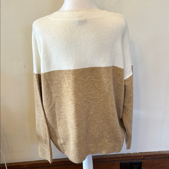 Vince Camuto Two-Tone Cream and Tan Women's Sweater Size L EUC - Picture 3 of 5